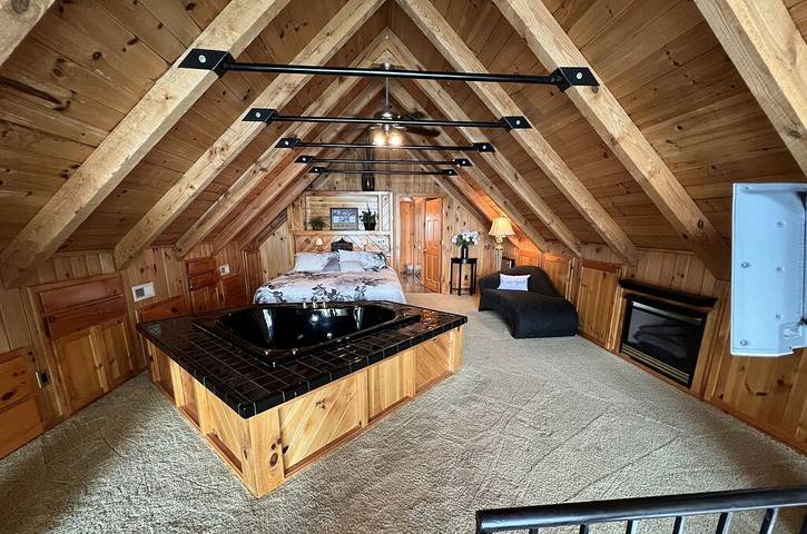 Vacation rental for 8 people, with balcony and hot tub, with pets in Lake Keowee