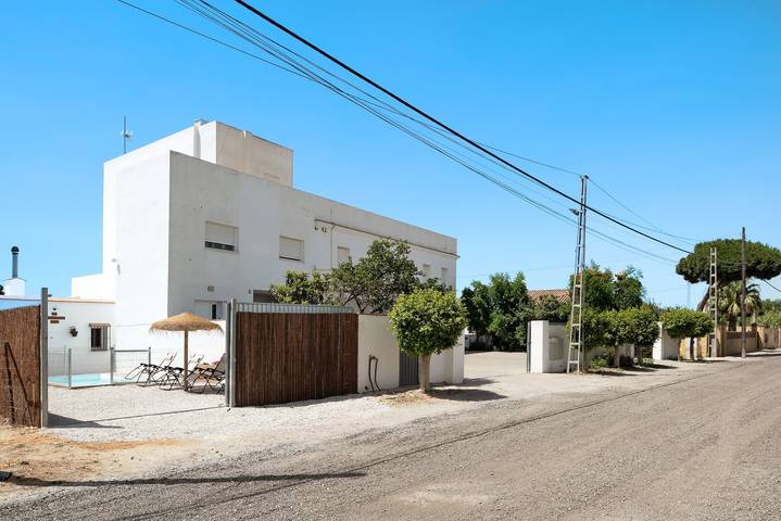 Villa 'El Abanderao' con piscina privada, Wi-Fi y aire acondicionado in Conil de la Frontera, Costa de la Luz
