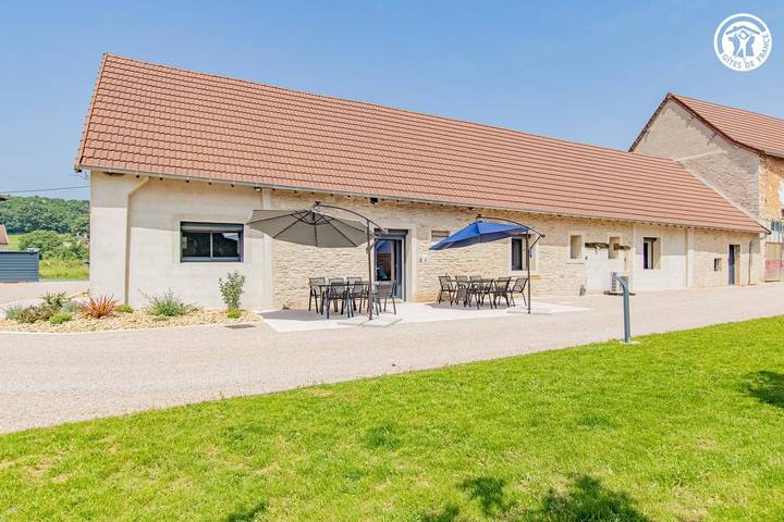 Gîte pour 14 personnes, avec Terrasse et Jardin