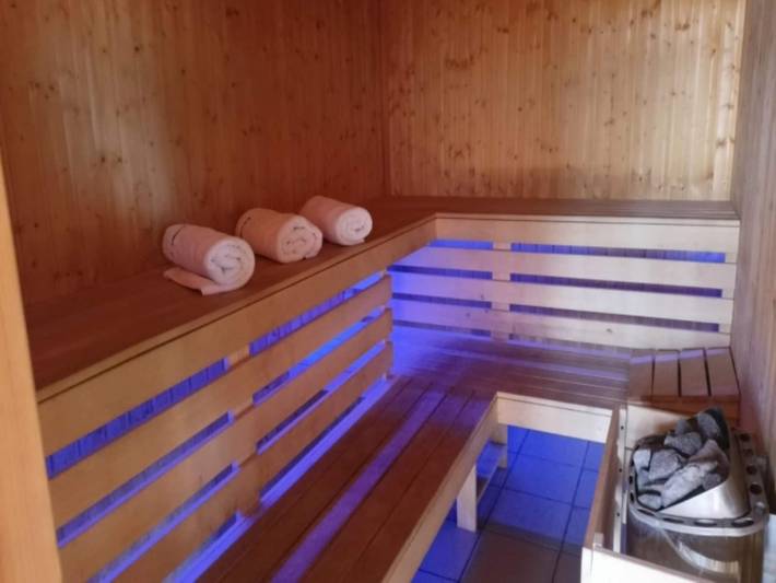 Ferienhaus mit Sauna, Whirlpool und privatem Teich in Tucheler Heide