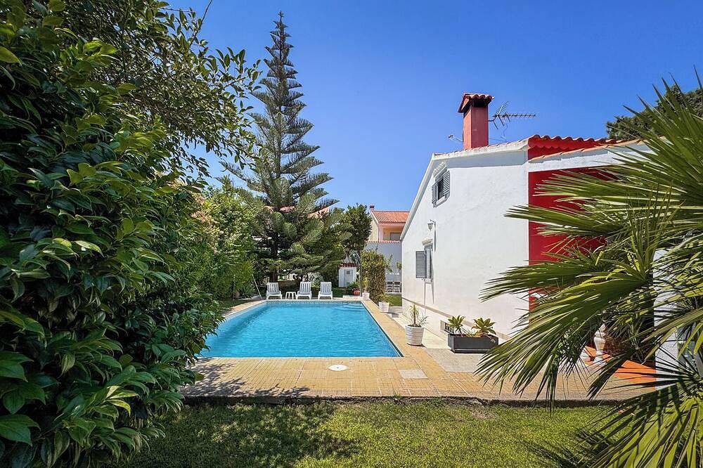 Villa mit privatem Pool und Garten | Strand und Golf 5 Minuten | Lissabon 20 Min in Corroios, Halbinsel von Setúbal