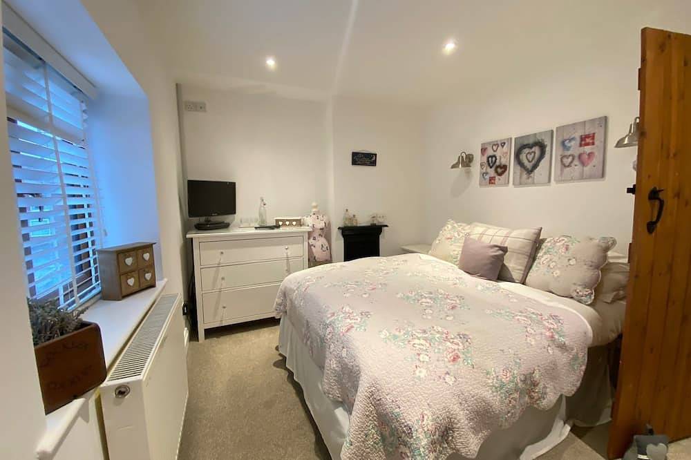 Cosy, traditional Norfolk cottage with option to book beach hut (seasonal) in Heacham, Norfolk Coast