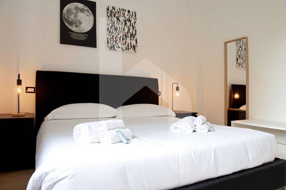 Ganze Wohnung, Relax and enjoy this smart accommodation, equipped with all the comforts: Free parking, Full Hd Tv, air conditioning, and a coffee machine, all just steps from Cisanello Hospital and 5 minutes from the airport. You can reach the Leaning Tower of Pisa in in Pisa, Italienische Riviera