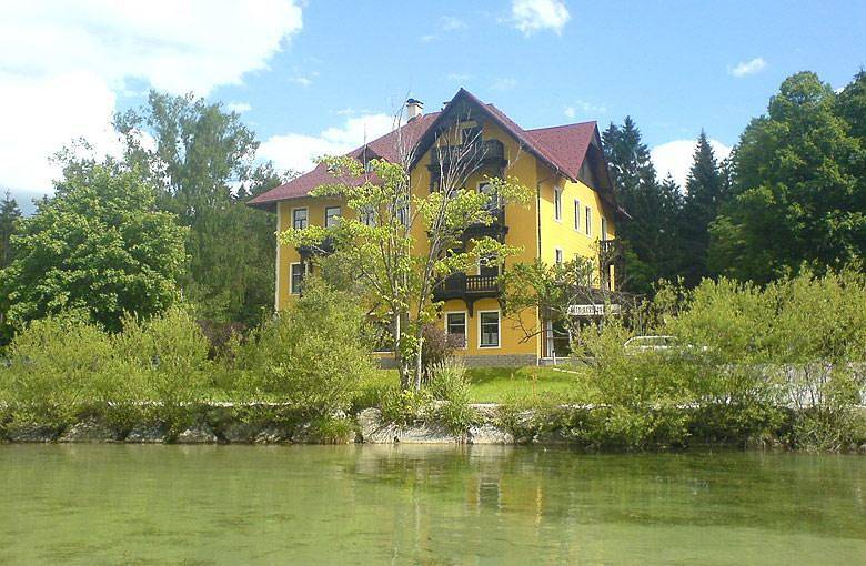Entire vacation apartment, Herrenhaus am Erlaufsee - Fam. Wailand - See-Komfort mit Balkon in Sankt Sebastian, Hochsteiermark