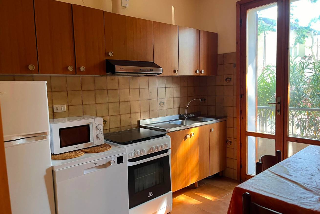 Apartamento entero, Cn048 - Cesenatico, large four-room apartment with double parking space and garden in Cesenatico, Provincia de Forlì-Cesena