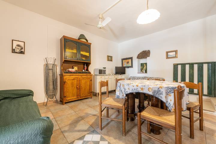 Haustierfreundliches Ferienhaus Pescetti Bobba B mit Bergblick und Garten in Carloforte, Sulcis Iglesiente