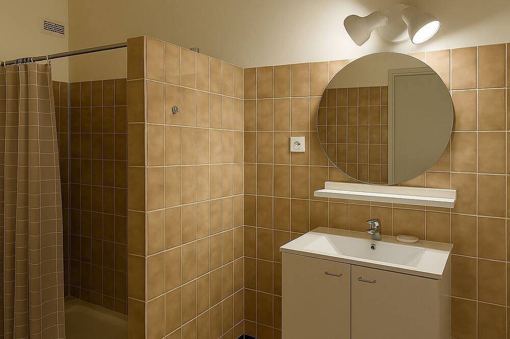 Family home with view and direct access to the beach, in the village center in La Brée-les-Bains, Côte de Beauté