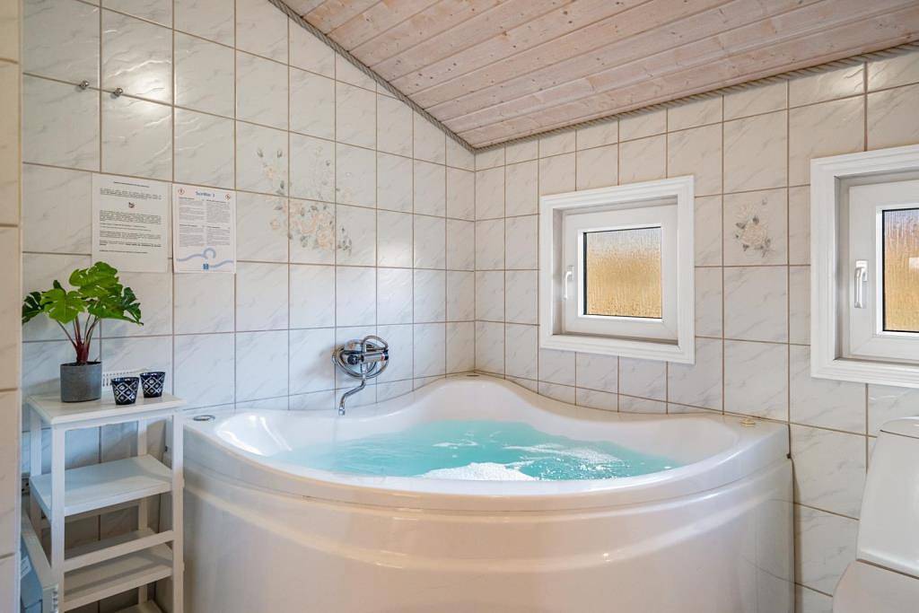 Erlebt Bork Havn - euer Ferienhaus mit Sauna, Whirlpool und eingezäuntem Grundstück  in Bork Havn, Ringkøbing Fjord