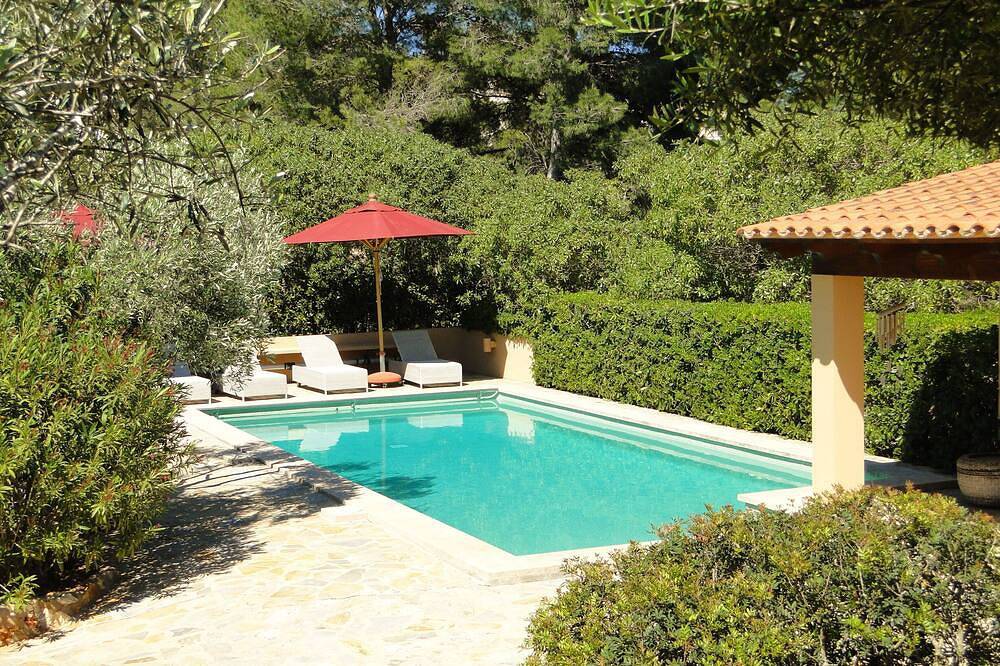 Exklusives Haus mit Pool und traumhaftem Garten wenige Meter vom Strand entfernt in Cala Murada, Manacor