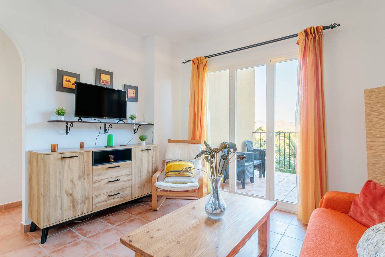 Apartamento entero, Apartamento 'Las Lomas De Bonalba' con vistas a la montaña, Wi-Fi y aire acondicionado in Muchamiel, Costa Blanca