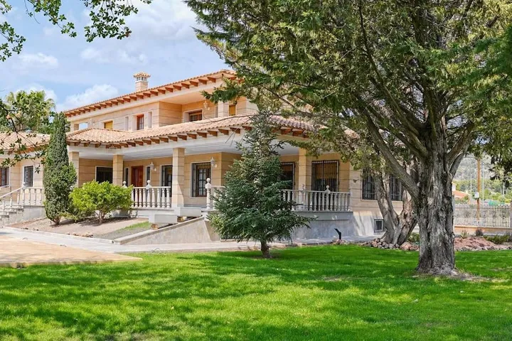 Bed and breakfast for 9 people, with pool and view as well as garden - 1