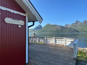 Ferienhaus für 10 Personen, mit Terrasse und Ausblick sowie Seeblick in Senja