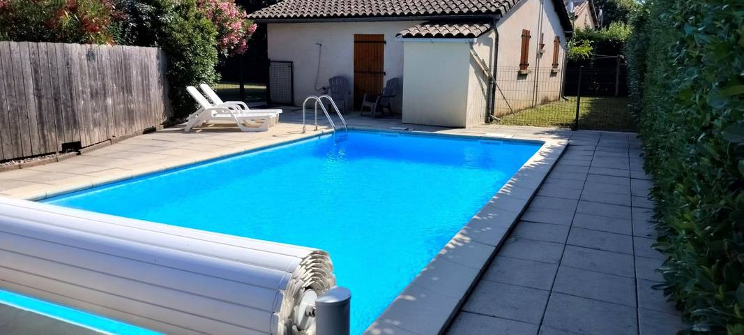 Gîte pour 5 personnes, avec terrasse ainsi que jardin et piscine à Chambonas - 2