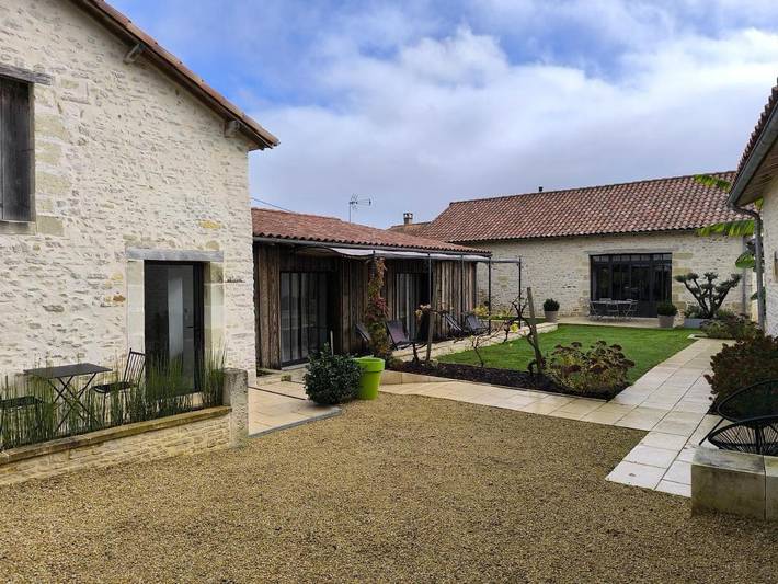 Location de vacances pour 2 personnes, avec jardin ainsi que sauna et vue dans Lac de Saint-Cyr - 2