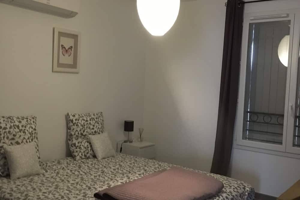 Apartamento entero, Joli Appartement Avec Terrasse à Villelaure in Villelaure, Parque natural regional del Luberon