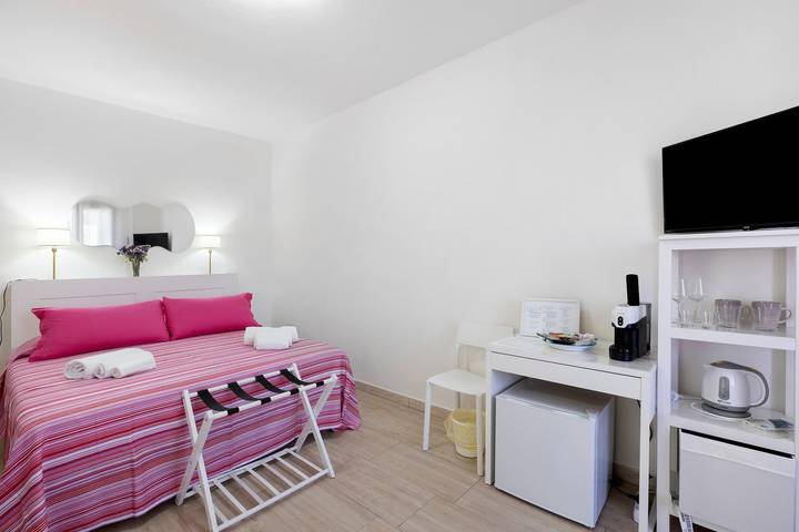 „Turri Manna Domo 3“: Zimmer mit Balkon, Wlan und Klimaanlage in Torregrande, Oristano