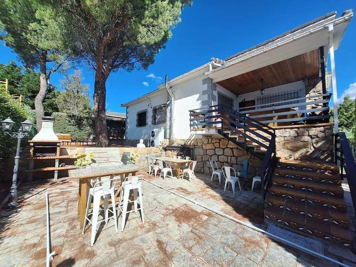 Casa de vacaciones para 15 personas, con piscina además de vistas y jardín, Se admiten mascotas en Provincia de Madrid - 2