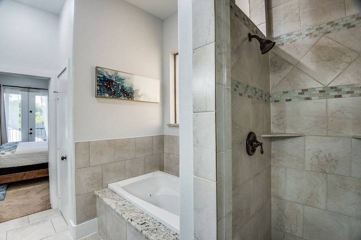 Vacation house for 6 people, with balcony in Houston