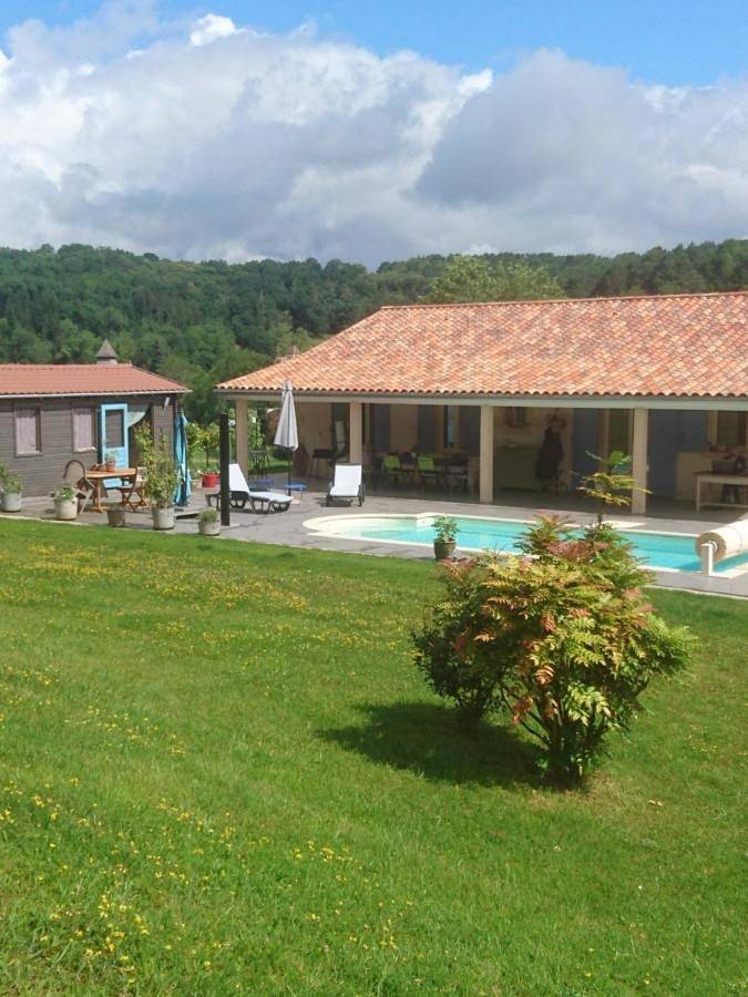 Chambre d’hôte pour 4 personnes, avec Terrasse et Jardin ainsi que Piscine et Vue
