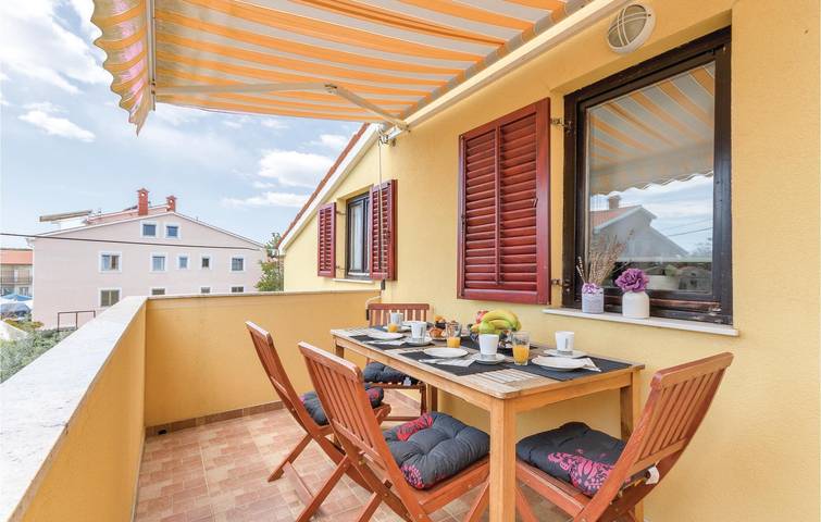 Ganze Ferienwohnung, Gemütliche Ferienwohnung mit Terrasse, WLAN und Parkplatz, 1 km vom Strand Bijeca entfernt in Medulin Stadt, Medulin