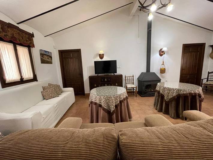 Casa de vacaciones para 13 personas, con piscina además de jardín y vistas en Los Pedroches - 4