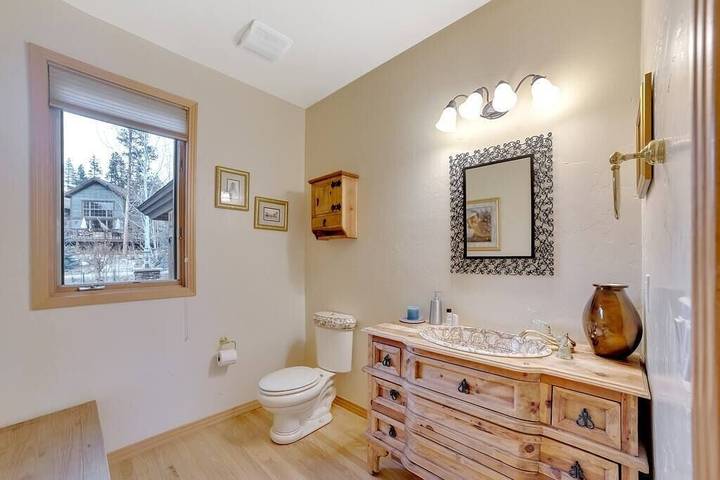 Vacation home for 16 people, with yard and sauna as well as hot tub and balcony in Breckenridge