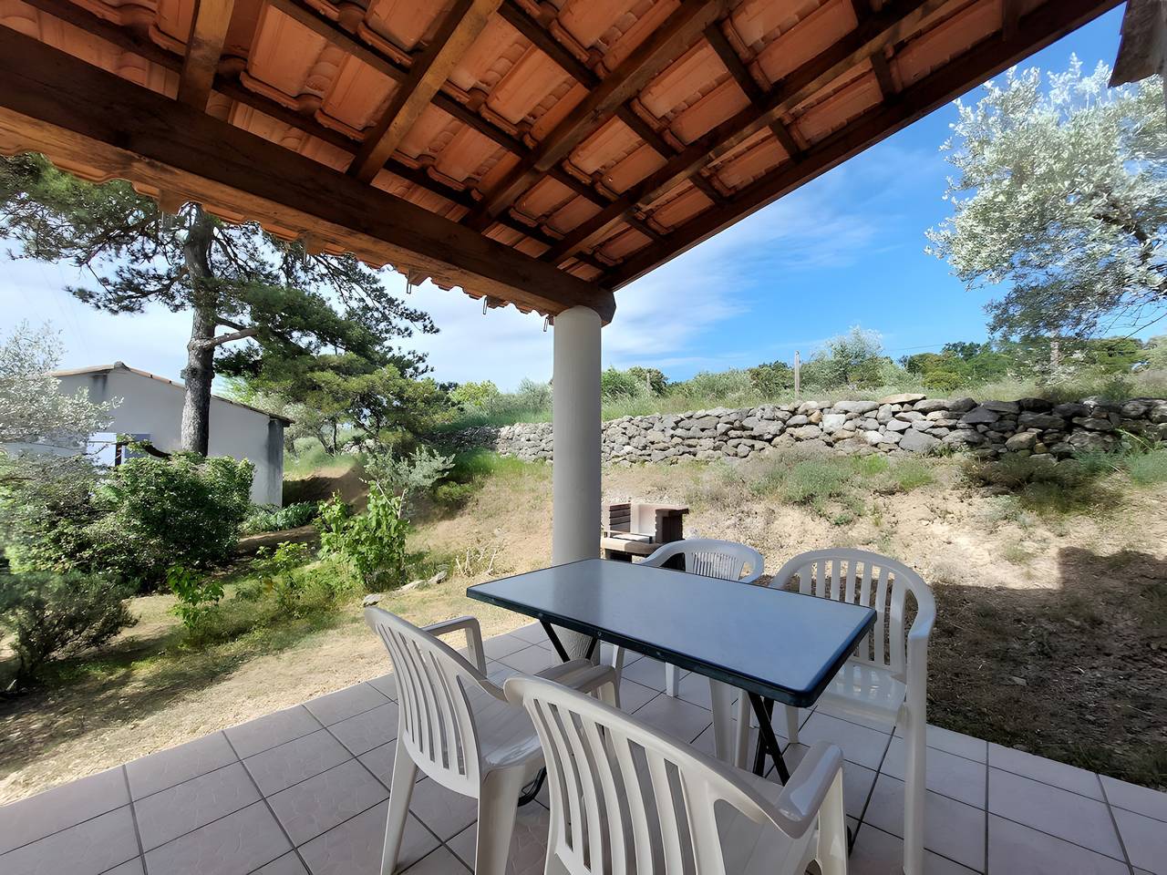 Casa de vacaciones «Le Petit Pin - La Fontinelle» con vistas a la montaña in Bessas, Ardèche