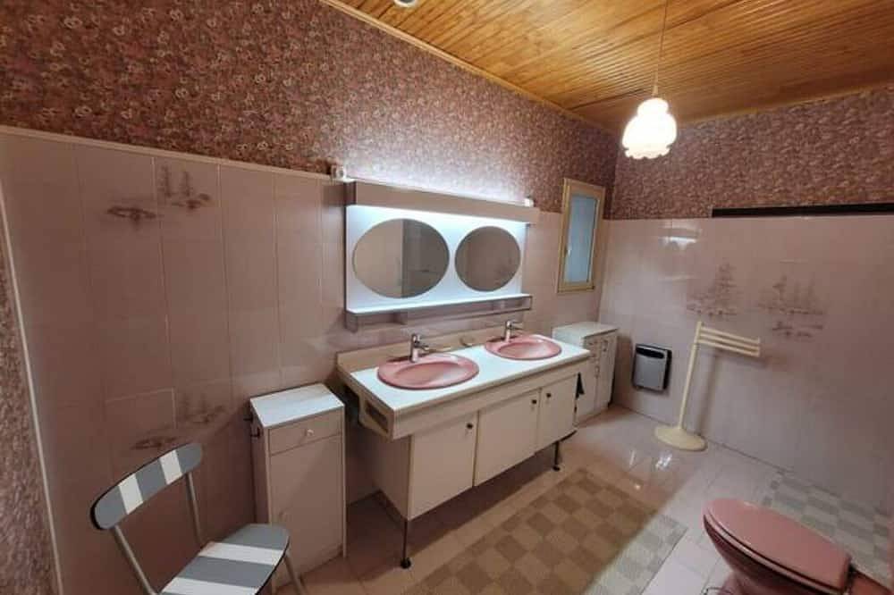 Lily's house with the charm of our childhood in Velleron, Vaucluse