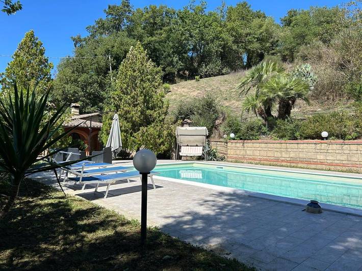 Casa vacanza per 8 persone, con piscina e panorama nonché giardino e terrazza, con animali domestici in Magliano Sabina