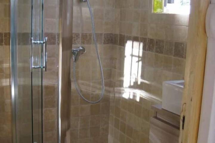 Location de vacances pour 2 personnes, avec terrasse ainsi que piscine et jardin à Les Arcs (Var) - 4