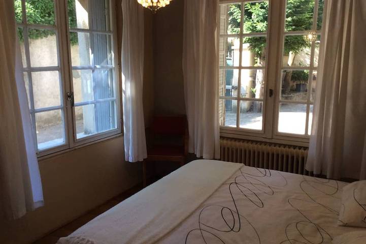 Ganze Wohnung, Charmante unabhängige Wohnung von 90 m2 mit Pool in den Garten! in Nîmes, Nimes und Umgebung