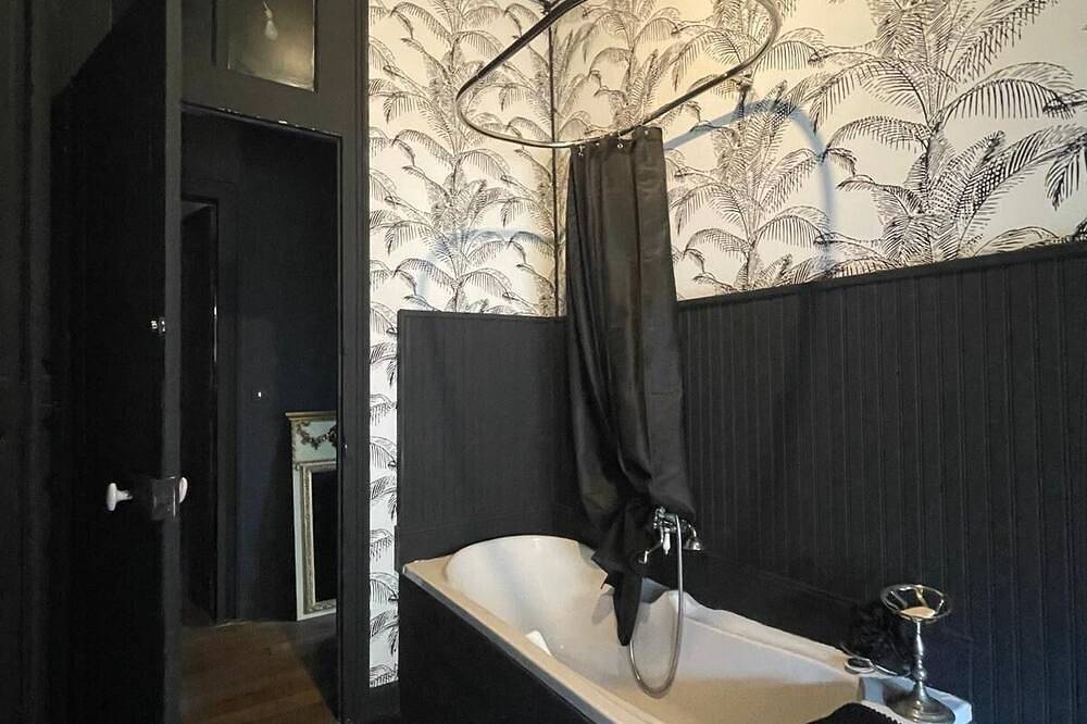 Manoir Blossom rénové, proche de Reims pour découvrir la Champagne-Ardennes. in Vouziers, Ardennes
