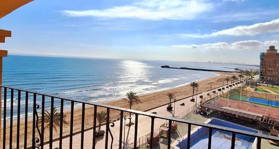 Apartamento para 10 personas, con Balcón y Terraza además de Jardín y Piscina en Port Saplaya