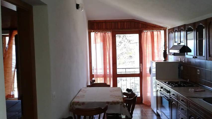 Gîte pour 7 personnes, avec terrasse à Brela