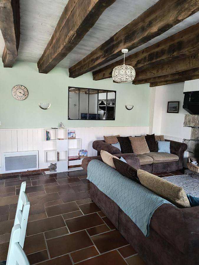 Three Bedroom Breton Cottage in Collorec, Région de Châteaulin