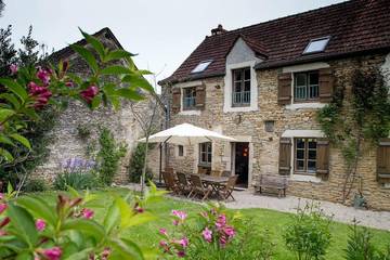 Gîte pour 6 personnes, avec jardin et balcon à Chassey-le-Camp