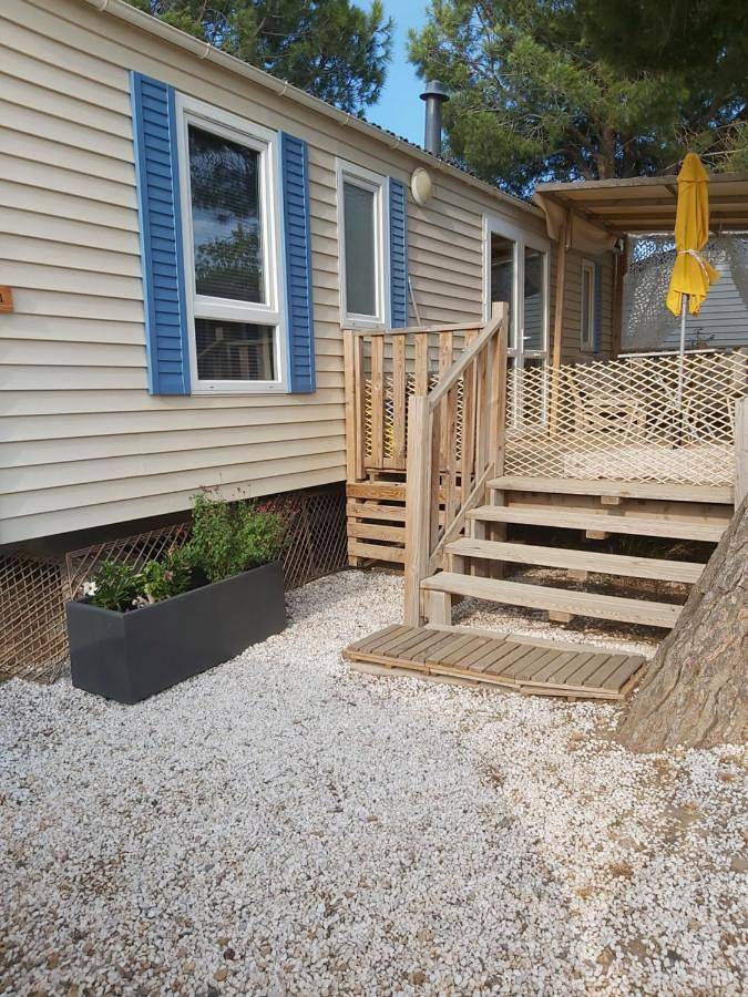 Camping pour 4 personnes, avec piscine ainsi que terrasse et bassin pour enfant, adapté aux familles à Port-la-Nouvelle - 2