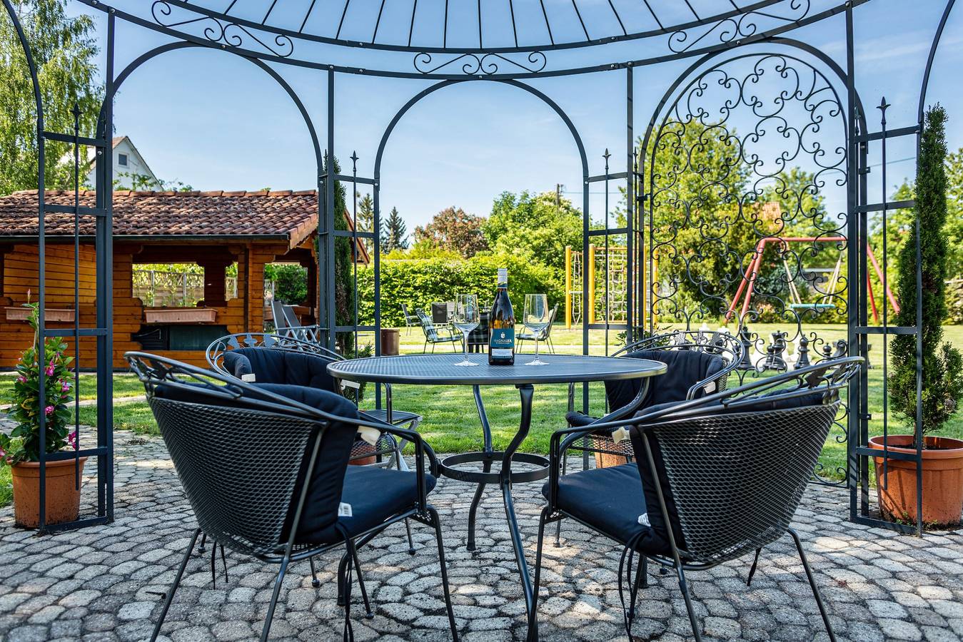 Ganze Wohnung, Gemütliche Ferienwohnung 1 auf dem "Trostelhof" mit Balkon in Neufrach, Salem