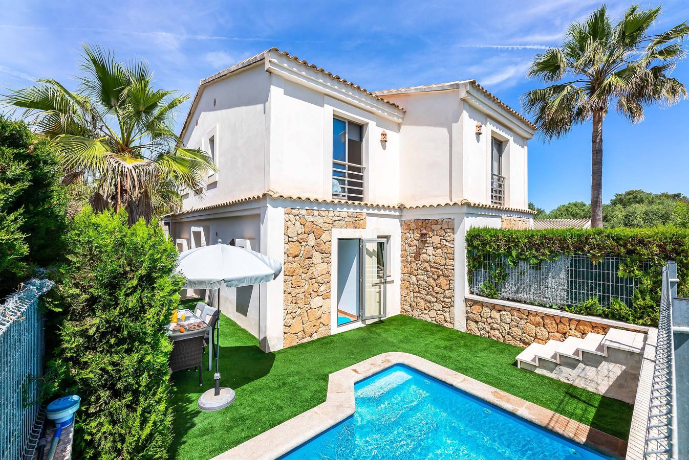 Charming Holiday Home Bahamas 2 with Wi-Fi, Pool, Balcony, Terraces & Garden in Playa Son Serra de Marina, Santa Margalida