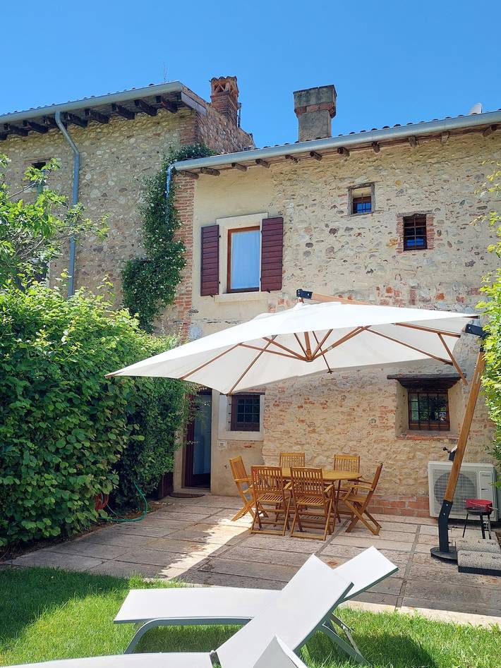 Ferienhaus für 6 Personen, mit Garten und Ausblick in Lazise