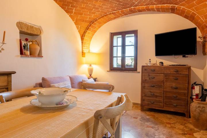 Entire apartment, Apartment 'La Torre' with Balcony, Wi-Fi and Air Conditioning in Torrita di Siena, Chianti