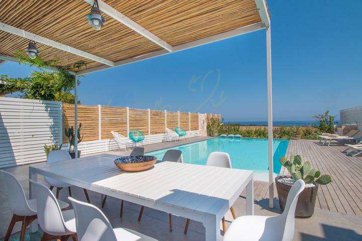 Ferienhaus für 10 Personen, mit Whirlpool und Terrasse sowie Garten in Monopoli