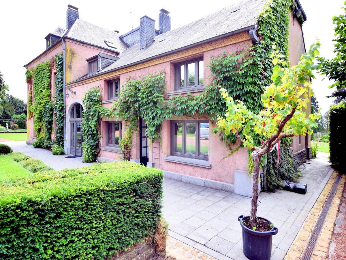 Luxury Estate with Pool & Spa in Jamoigne, Chiny