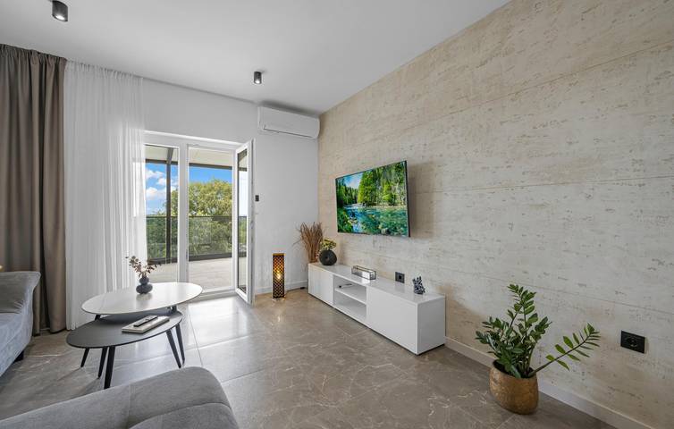 Geräumige Ferienwohnung mit 2 Schlafzimmern, Pool, WLAN und Küche in Skradin, Šibenik-Knin