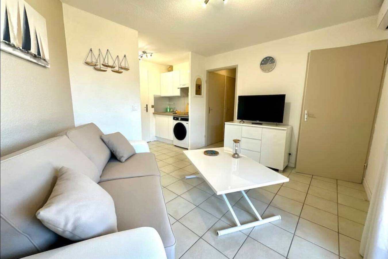 Apartamento entero, Bright accommodation with terrace and sea view in Théoule-sur-Mer, Massif de l'Esterel