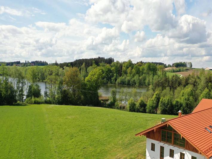 Ganze Ferienwohnung, Rinser See-Hof - Ferienwohnung Morgensonne, 60 qm Obergeschoss, separates Schlafzimmer in Söchtenau, Landkreis Rosenheim