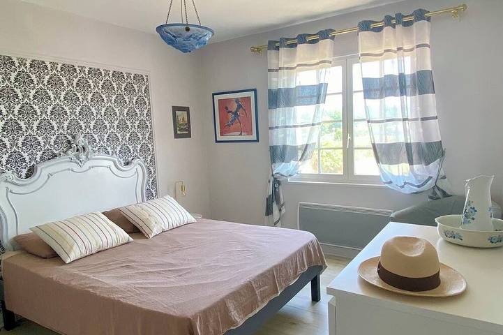 Large charming house with swimming pool, huge garden and close to state forest in Saint-Laurent (Cher), Vierzon Region