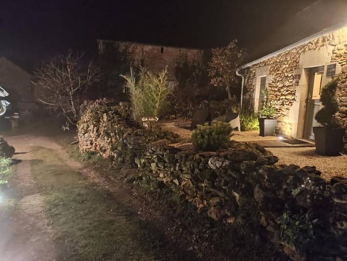 Location de vacances pour 2 personnes, avec terrasse ainsi que jardin et piscine, animaux acceptés dans Palmas-d'Aveyron - 2
