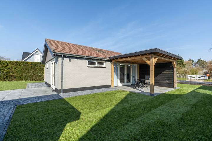 Ferienhaus für 2 Personen, mit Balkon/Terrasse und Terrasse sowie Garten und Sauna in Julianadorp