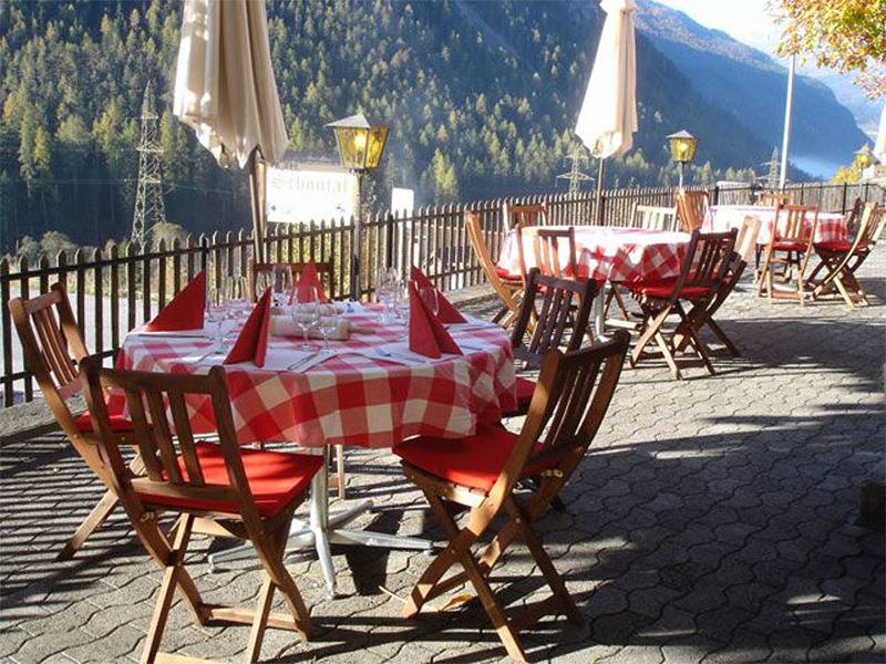 Hotel Restaurant Schöntal - Budget Einbettzimmer mit  Waschbecken, Dusche und Wc auf der Etage. Gratis Wlan. Rauchfrei in Filisur, Bergün Filisur